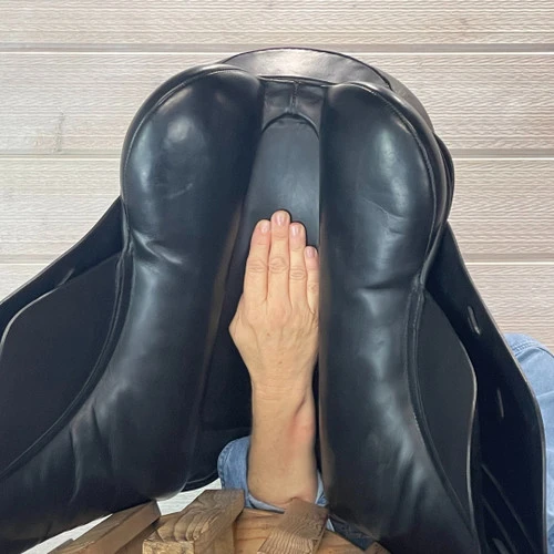 Used Albion Original Comfort Dressage Saddle 17/M - Image 6