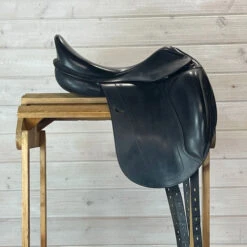 Used Emporio Equipe Monoflap Dressage Saddle 17/N