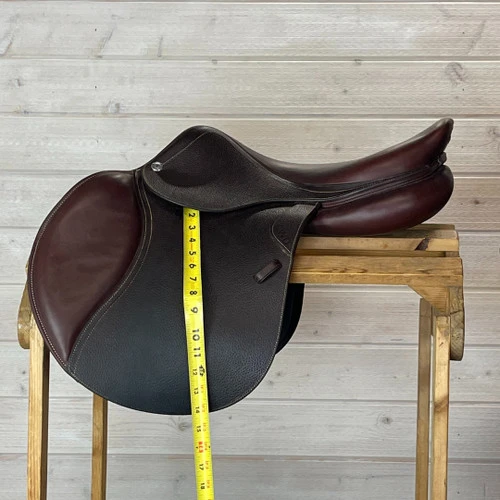Used CWD SE03 Flat Seat Close Contact Saddle 17.5/MW - Image 4
