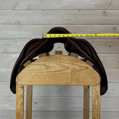 Used CWD SE03 Flat Seat Close Contact Saddle 17.5/MW - Image 3