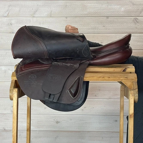 Used CWD SE03 Flat Seat Close Contact Saddle 17.5/MW - Image 9
