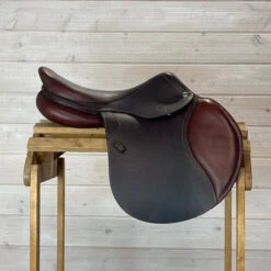Used CWD SE03 Flat Seat Close Contact Saddle 17.5/MW