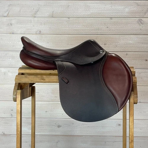 Used CWD SE03 Flat Seat Close Contact Saddle 17.5/MW