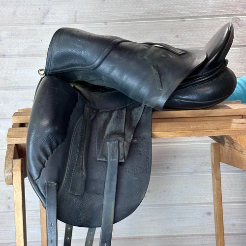 Used Revere Dressage Saddle 17.5/M - Image 9